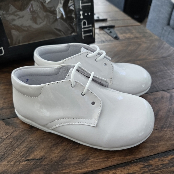 Tip Top Kids Other - Tip Top Kids Little Boys White Patent Leather Dress Shoes. Style 370. Si…